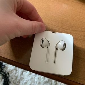 Apple ear buds WITH cord